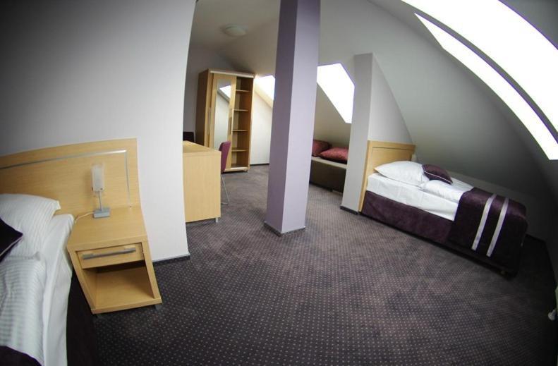 Hotel Pod Zlota Korona Opole Bilik gambar