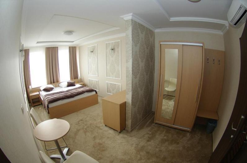 Hotel Pod Zlota Korona Opole Bilik gambar